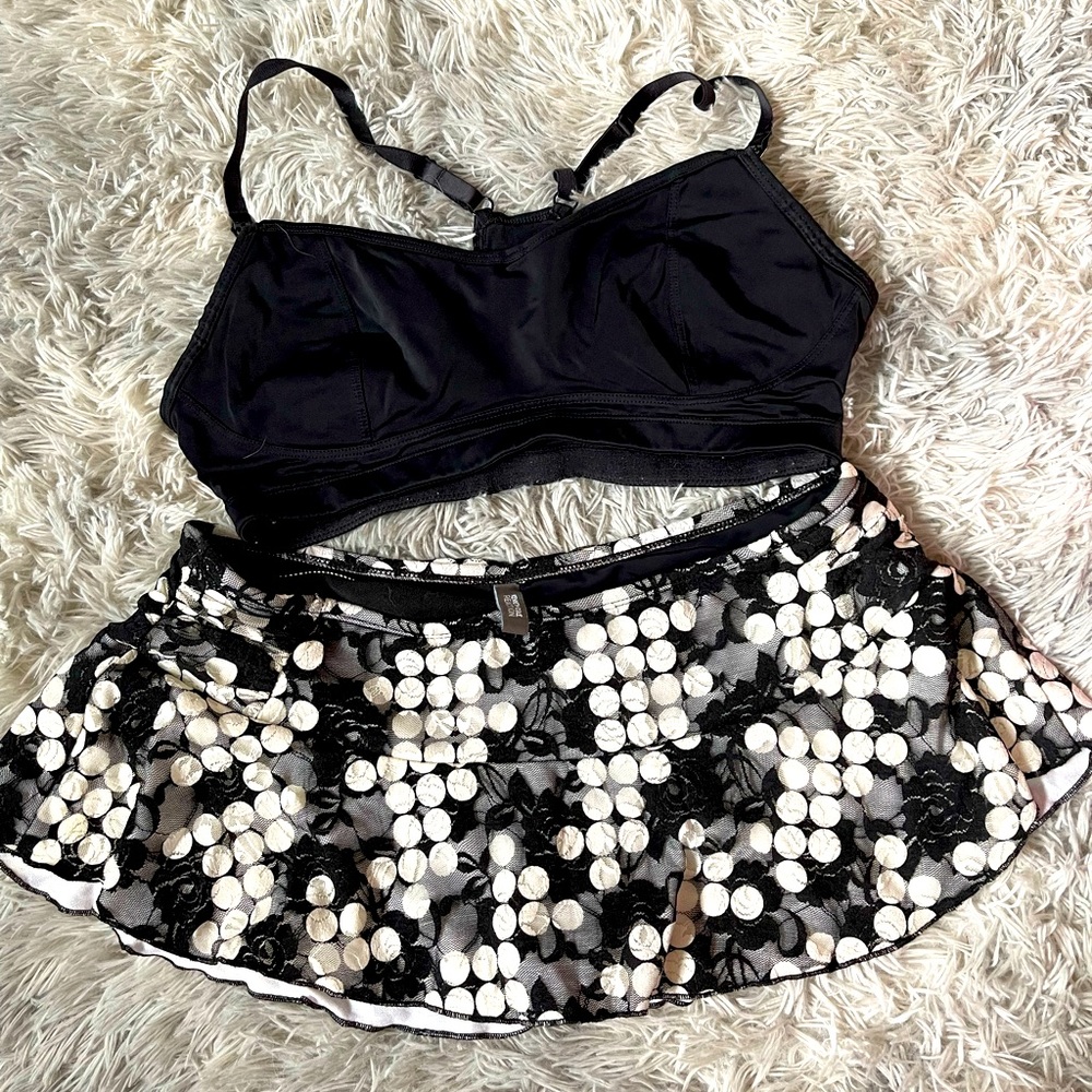 Reaction by Kenneth Cole 2pc Skirt Swim Set